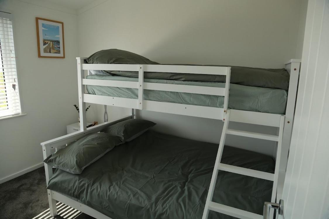 406 Sea View Road Apartment